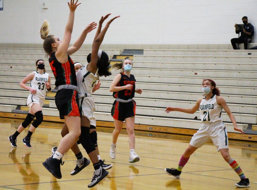  Kennise Johnson, sophomore, defends against Plainfield East’s offense during the second quarter. 