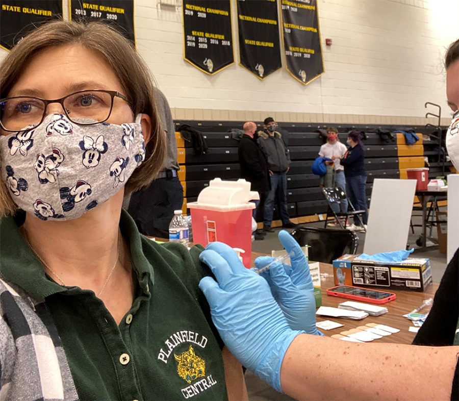 Jennifer Rodeck, French teacher, receives COVID-19 vaccine at Joliet West 