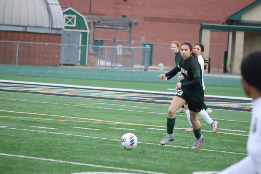 Girls soccer kicks off new season