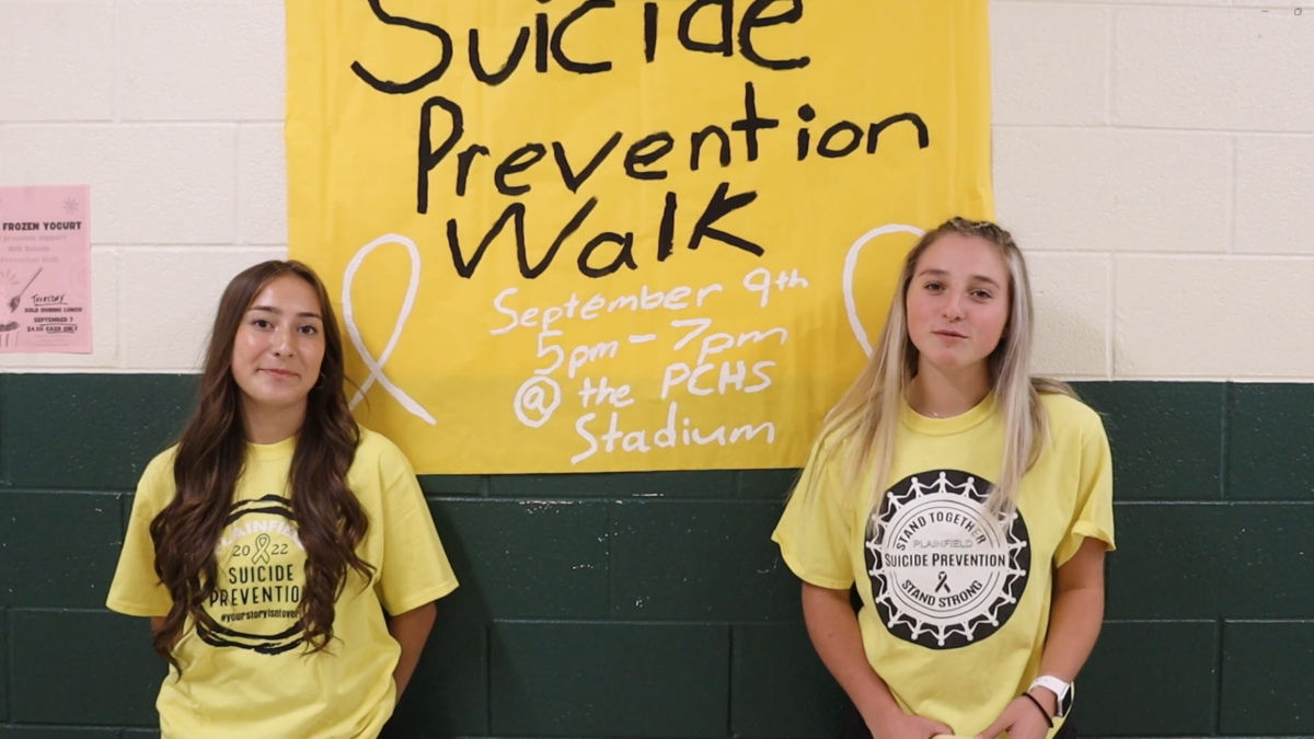 Members+of+National+Honors+Society+give+an+announcement+about+the+Suicide+Prevention+Walk.