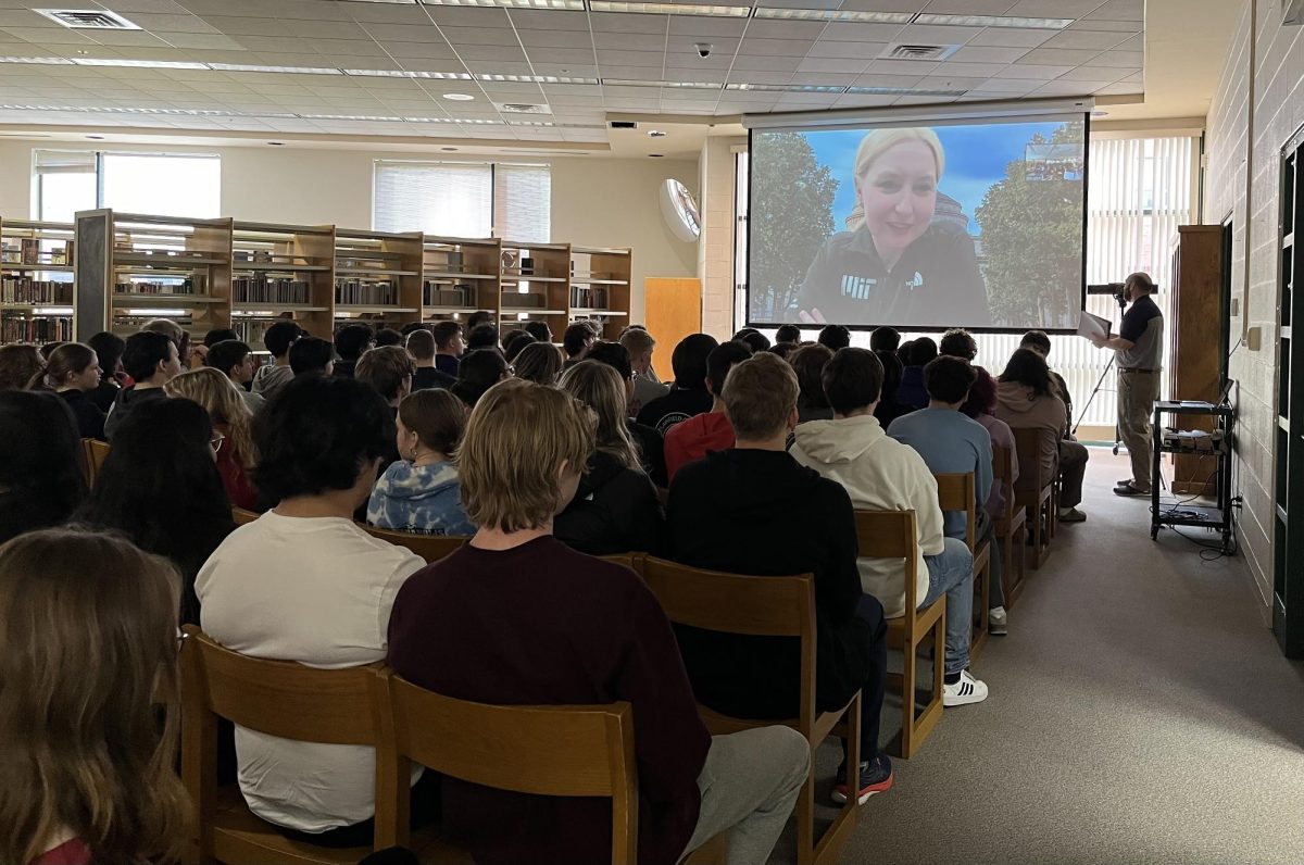 AP+physics+students+listen+to+MIT+professor+Anne+White+discuss+fusion+on+Zoom.+